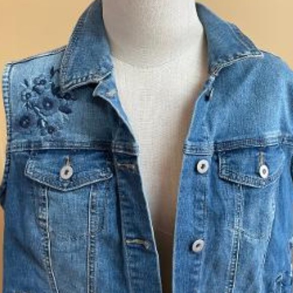Mid-Wash Denim Vest With Embroidery Size 1X - Picture 2 of 3
